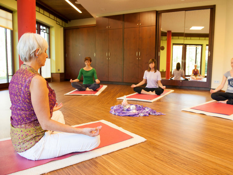 Yoga und Meditation mit Gastgeberin Ingrid Gmach